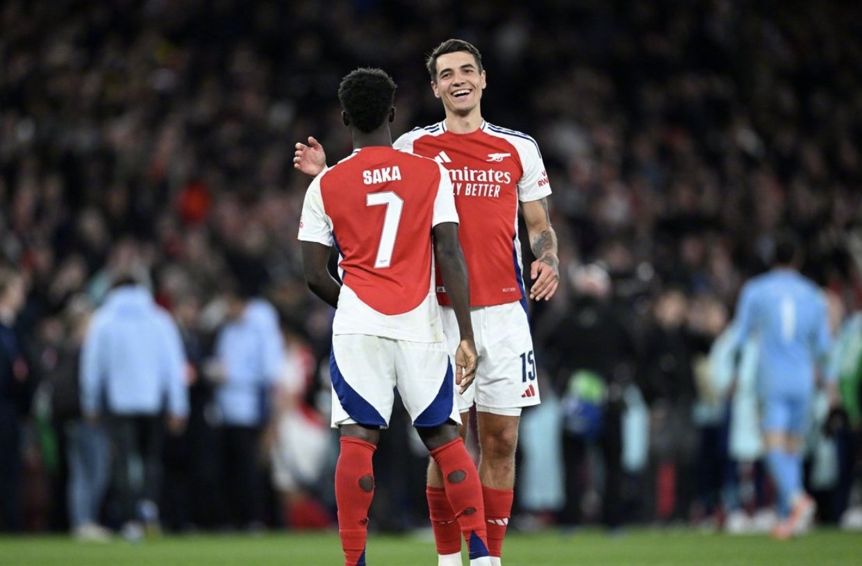 关于阿森纳迎欧超杯关键赛；转会期单刀错失；气氛紧张；阵容厚度经受考验的信息