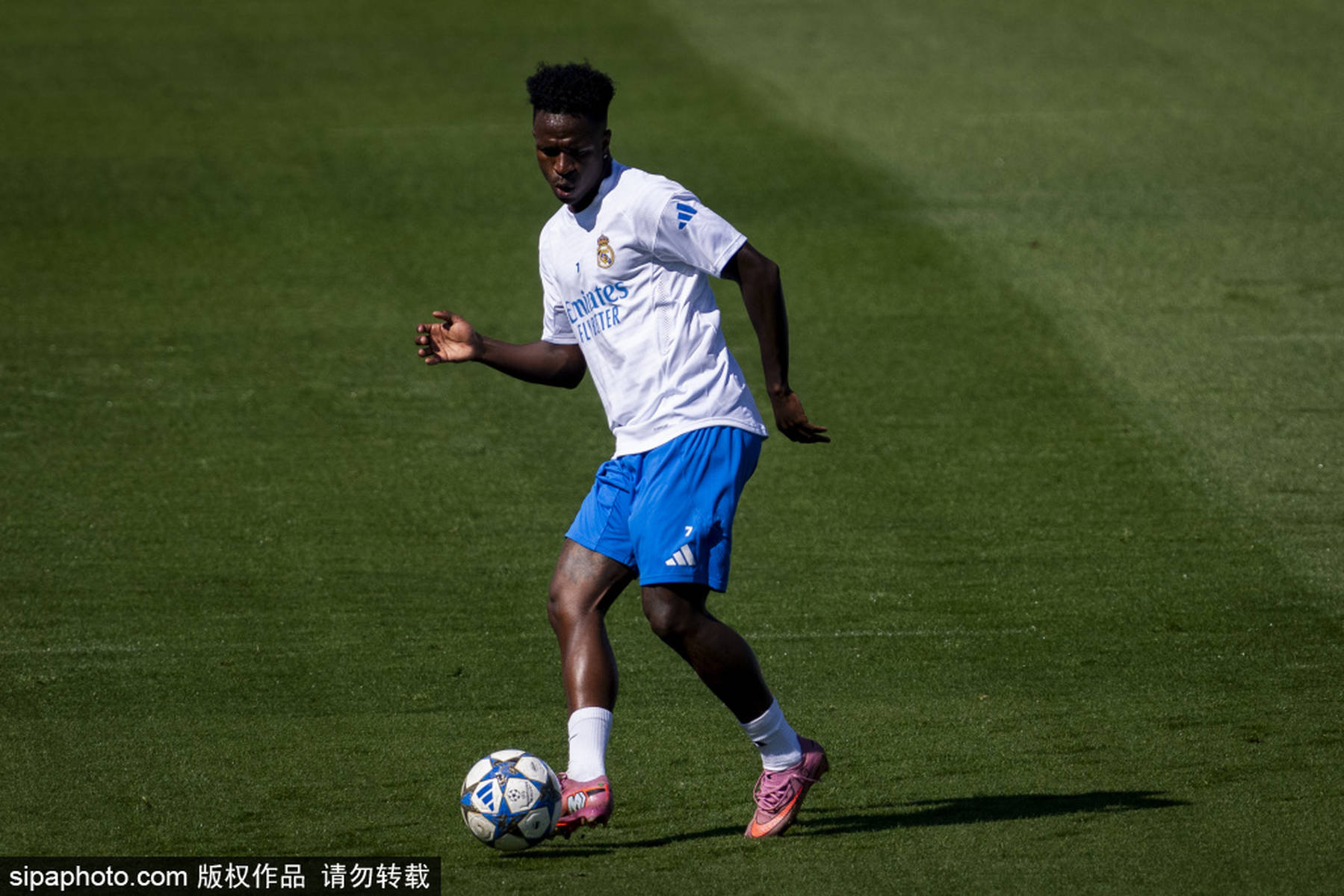 爱游戏-关于皇家马德里发布备战花絮，集结日伤情更新，西甲任务艰巨，球队文化再被提及的信息