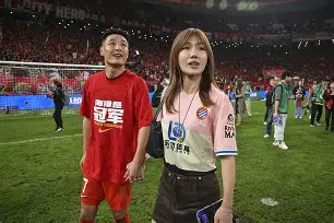 清晨上海海港官宣签约——社区盾节点到来，信心回归，医务组通报恢复的简单介绍