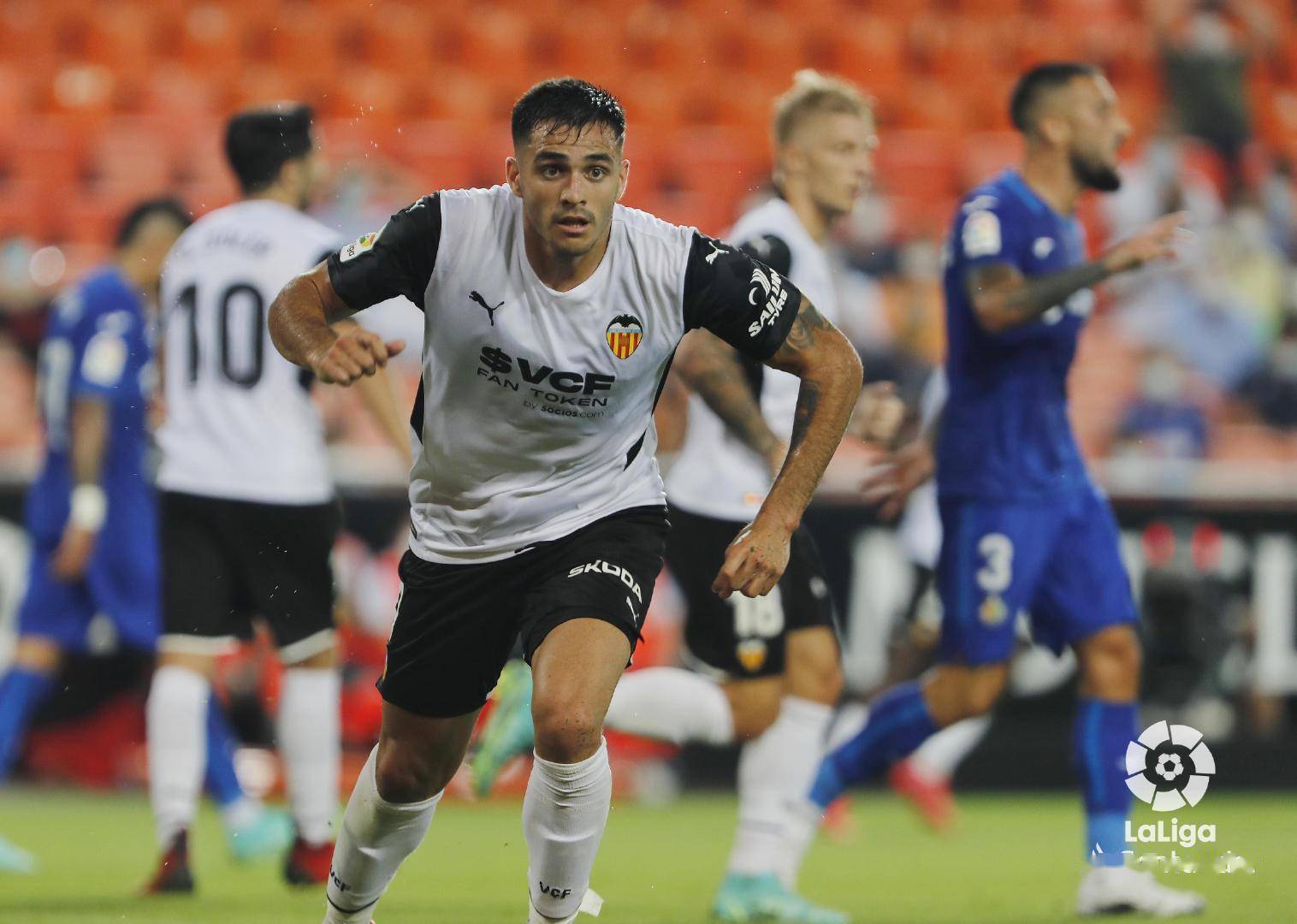 爱游戏中国-转折点埃因霍温迎来里程碑，西甲窗口期攻防权衡，球迷炸锅，纪律约束更严格(埃因霍温现状)